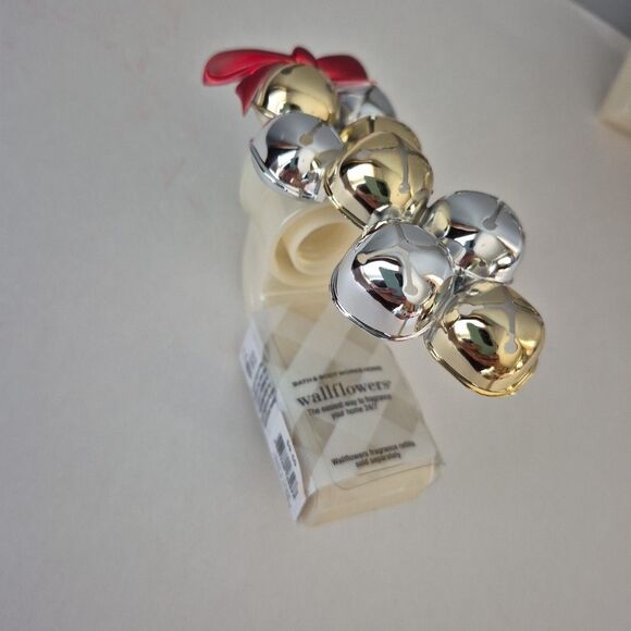 Bath and Body Works 5 Christmas Plug In Wallflowers Bells Wreath Tree Deer Bulb - Picture 4 of 11
